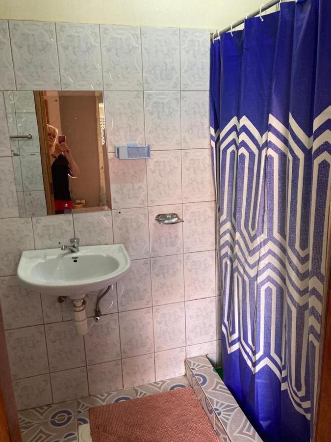 Annas Bed And Breakfast Entebbe Ngoại thất bức ảnh