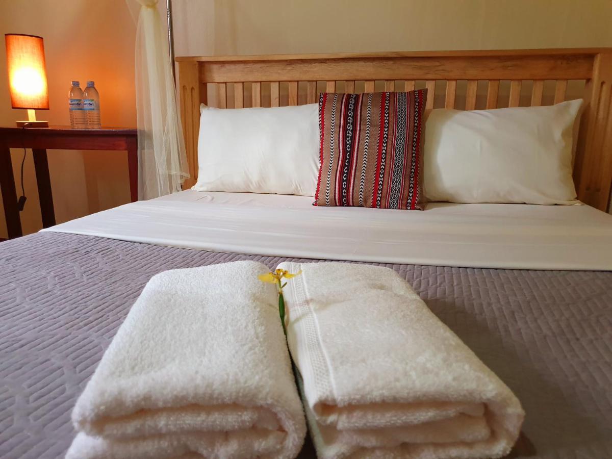 Annas Bed And Breakfast Entebbe Ngoại thất bức ảnh