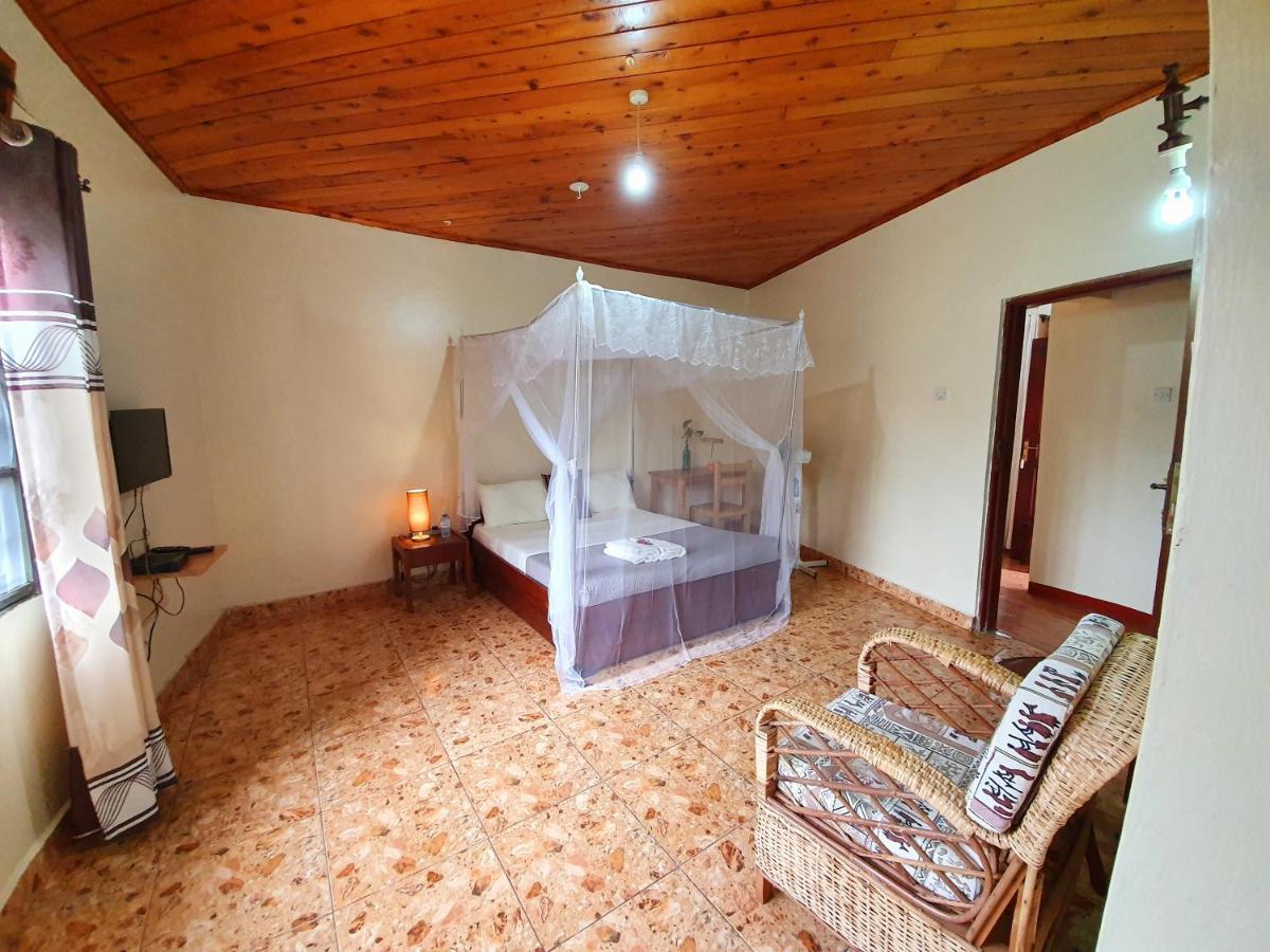 Annas Bed And Breakfast Entebbe Ngoại thất bức ảnh