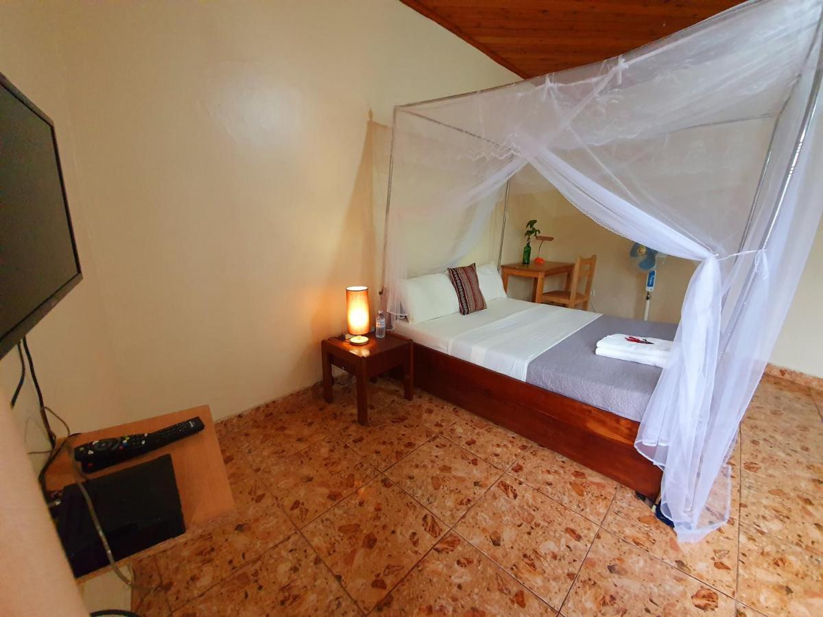 Annas Bed And Breakfast Entebbe Ngoại thất bức ảnh