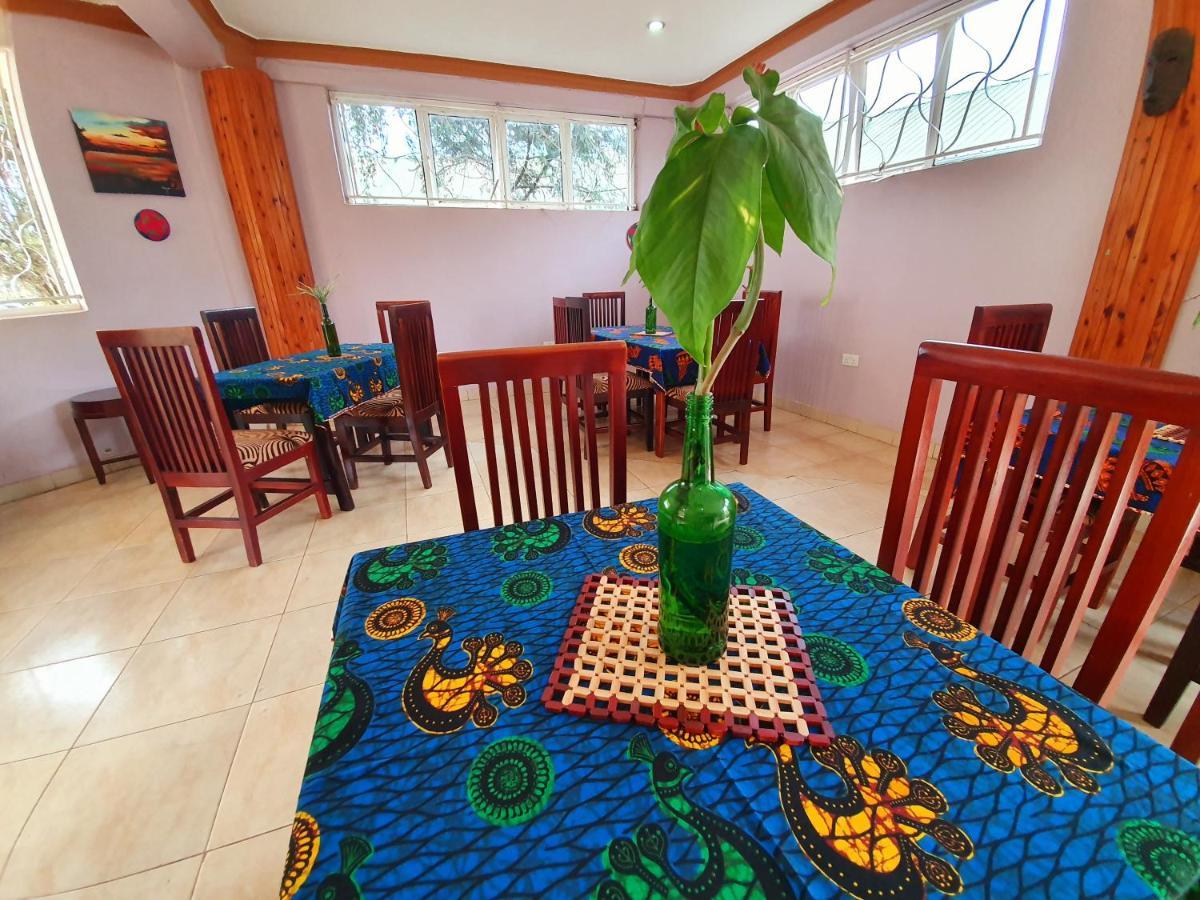 Annas Bed And Breakfast Entebbe Ngoại thất bức ảnh