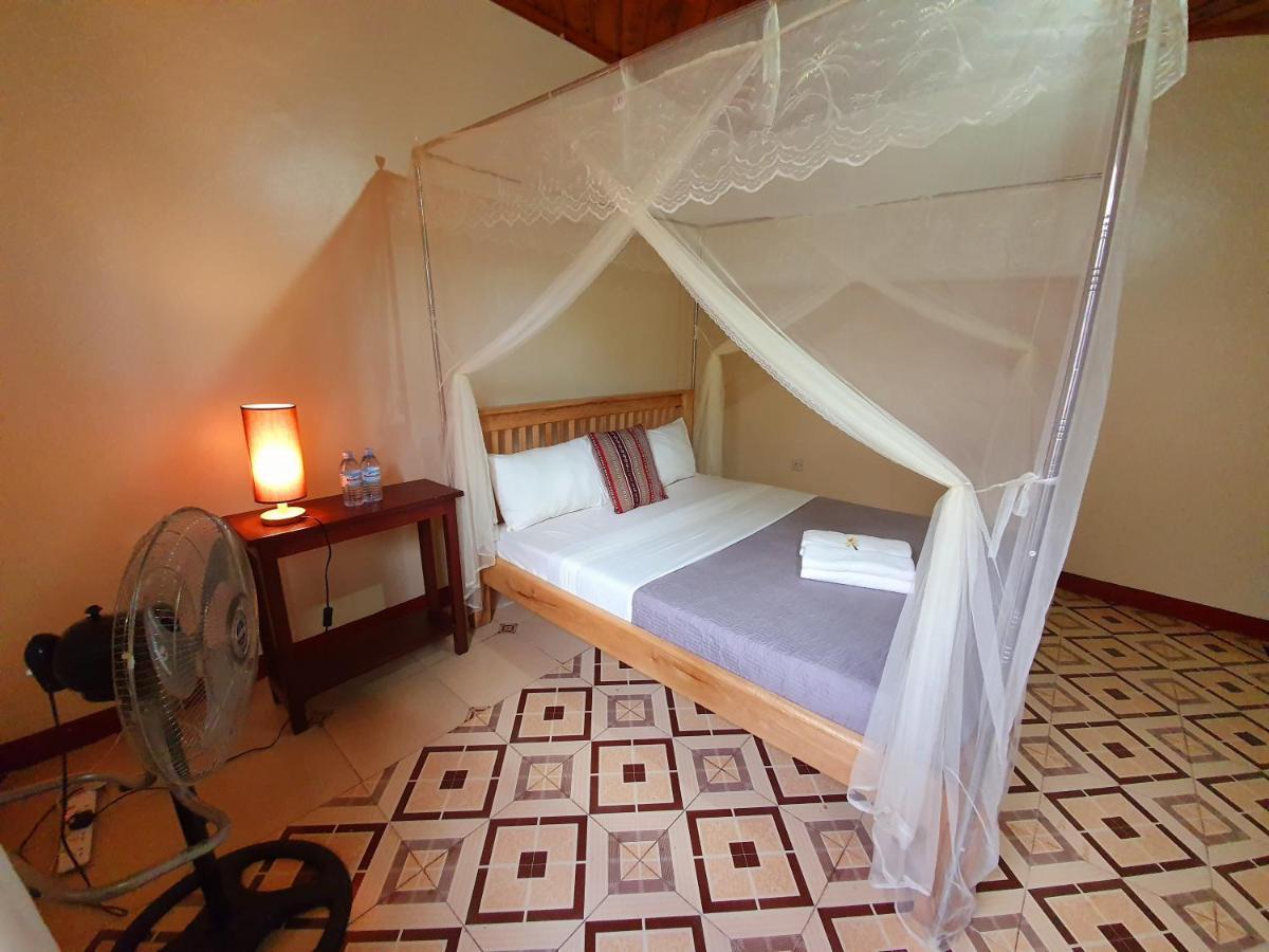 Annas Bed And Breakfast Entebbe Ngoại thất bức ảnh