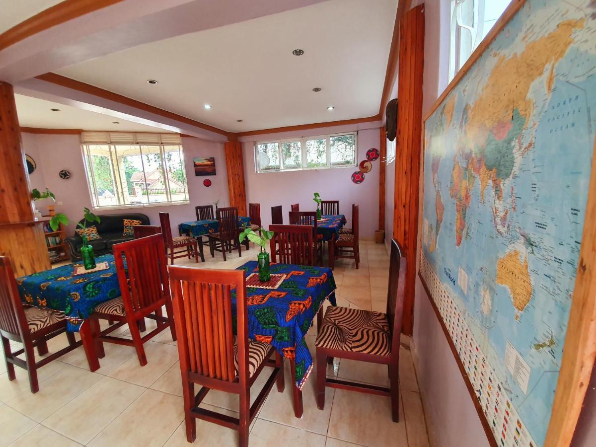 Annas Bed And Breakfast Entebbe Ngoại thất bức ảnh
