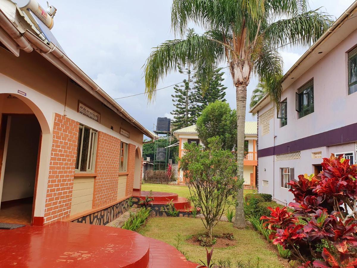 Annas Bed And Breakfast Entebbe Ngoại thất bức ảnh