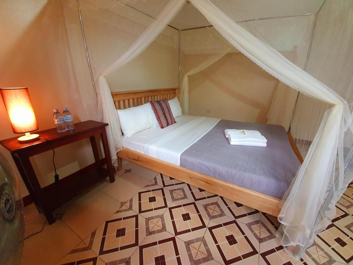 Annas Bed And Breakfast Entebbe Ngoại thất bức ảnh