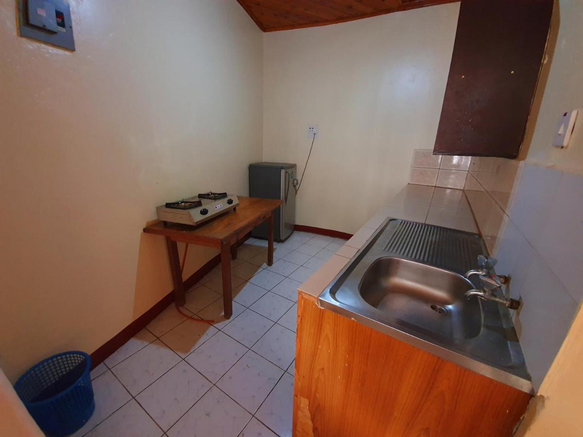 Annas Bed And Breakfast Entebbe Ngoại thất bức ảnh