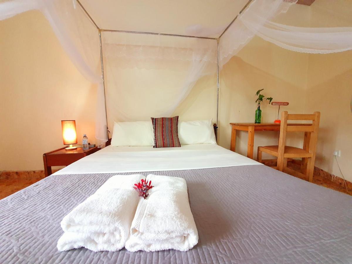 Annas Bed And Breakfast Entebbe Ngoại thất bức ảnh