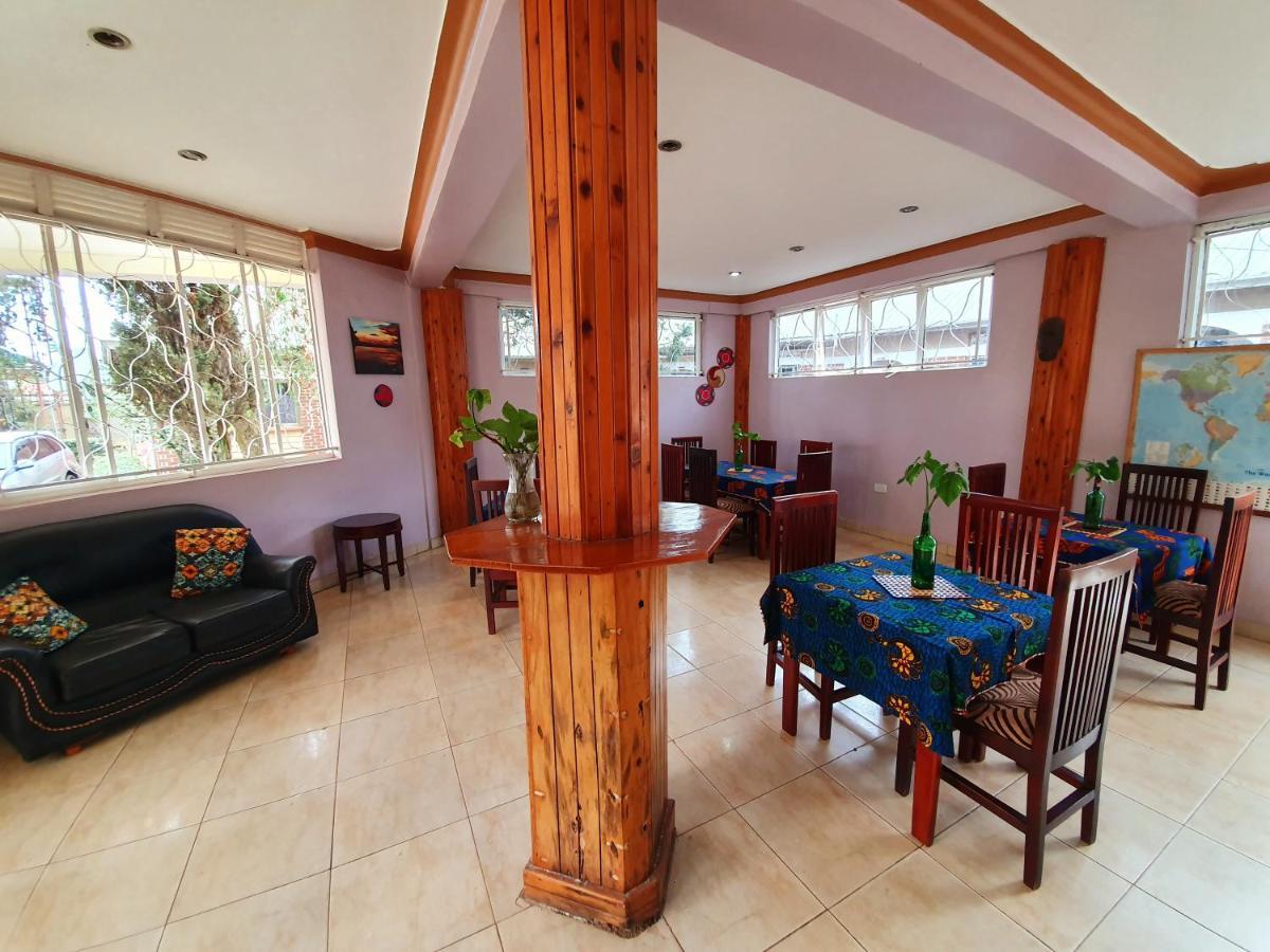 Annas Bed And Breakfast Entebbe Ngoại thất bức ảnh