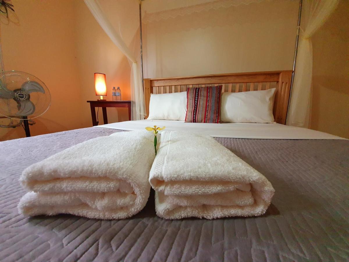 Annas Bed And Breakfast Entebbe Ngoại thất bức ảnh
