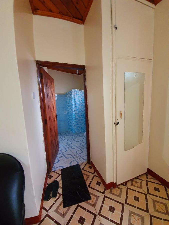 Annas Bed And Breakfast Entebbe Ngoại thất bức ảnh