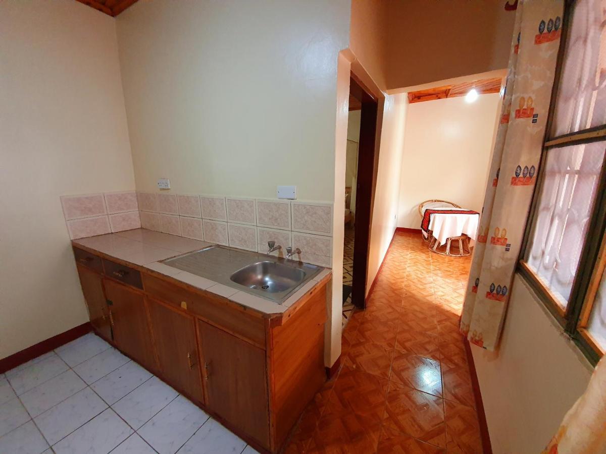 Annas Bed And Breakfast Entebbe Ngoại thất bức ảnh